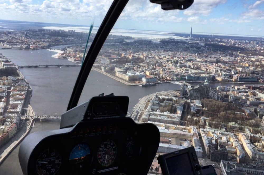 Купите полеты на вертолете в Санкт-Петербурге