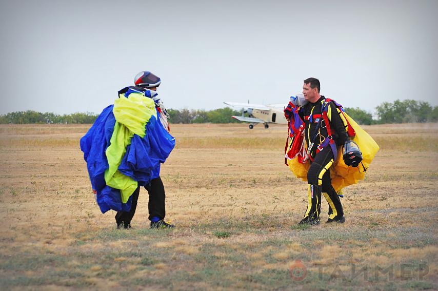  Самостоятельный прыжок с парашютом-крыло